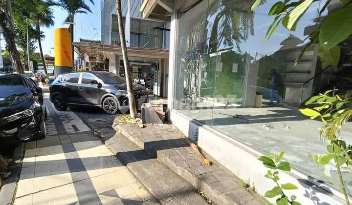 Ruko 2 Lantai Strategis di Jl. Basangkasa Seminyak - Cocok untuk Bisnis Premium