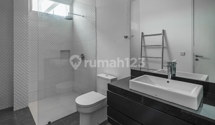 Luxury Villa Eksklusif di Bukit Bali - Panoramic Rooftop, Private Pool & Home Theater