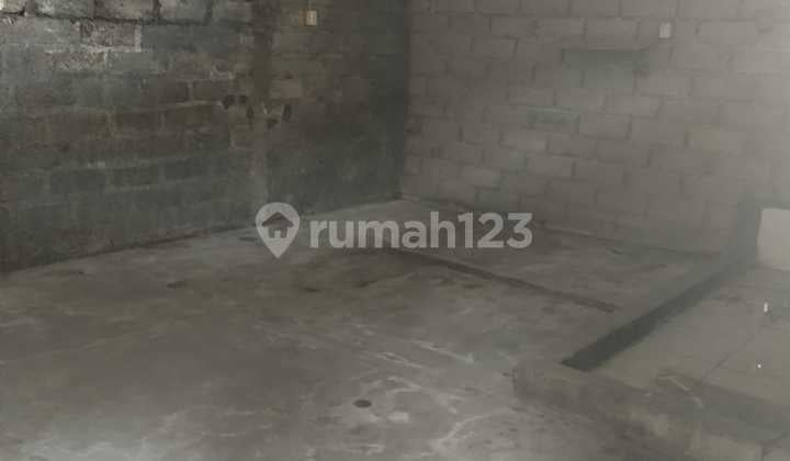 Warehouse for Rent on Mahendrata Street - 200-300 m², Starting Price 55 Million/Year