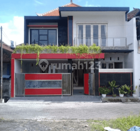 Rumah 2 Lantai Full Furnish Kayu Jati di Jimbaran - LT 200 M² Halaman Luas Dekat Kampus & Bandara