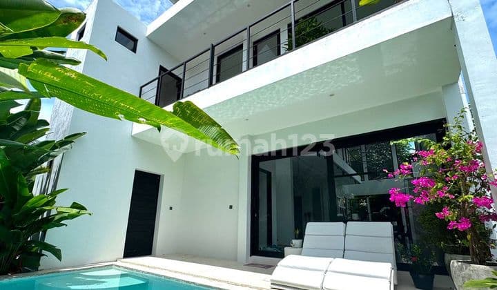 Villa Modern Standalone dengan Rooftop & Rice Field View di Jantung Pererenan