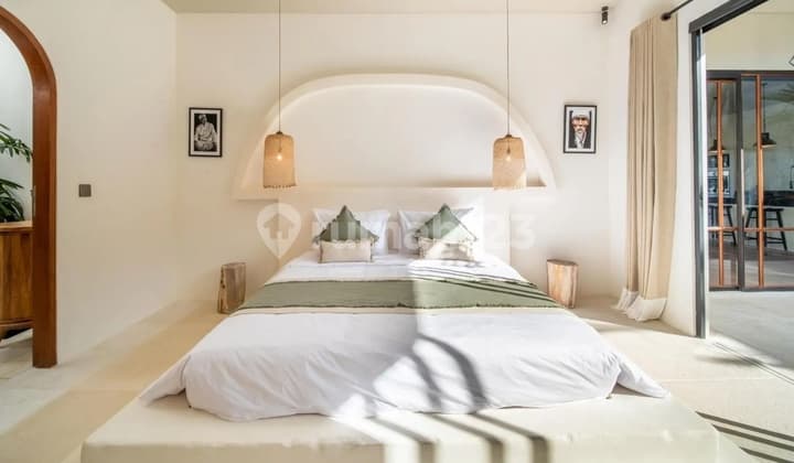Villa Madisson - Modern Tropical 3 Bedroom Villa Fully Furnished Near Canggu Bali