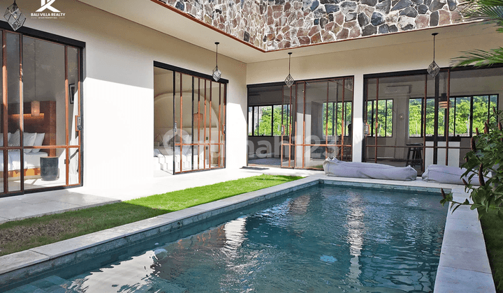 Villa Flamenco - Modern Tropical 3 Bedroom Villa Fully Furnished Near Canggu & Seminyak Bali