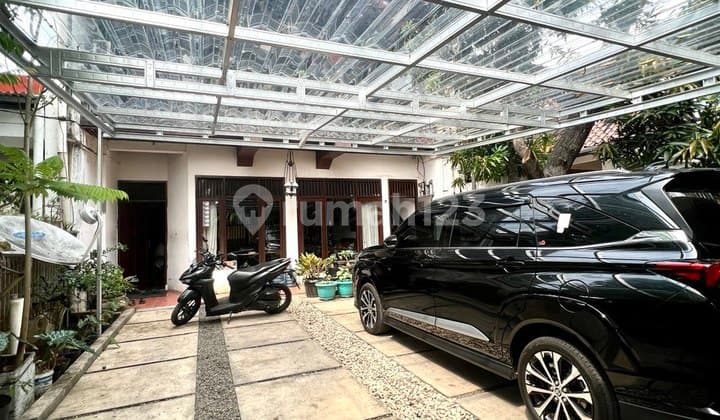 Rumah Vintage Terawat Lokasi Sangat Strategis di Menteng