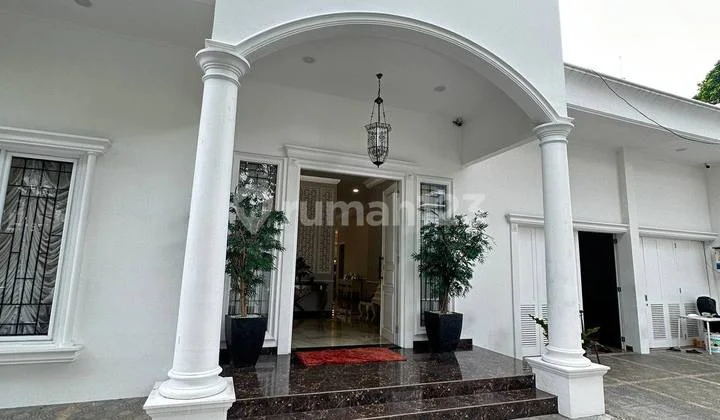 Disewakan Rumah Mewah Lokasi Strategis Menteng
