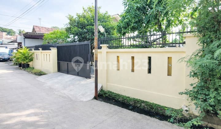 For Sale Spacious House in a Plot Ready to Occupied, One Step to Bekasi Timur Station in Margahayu Bekasi.