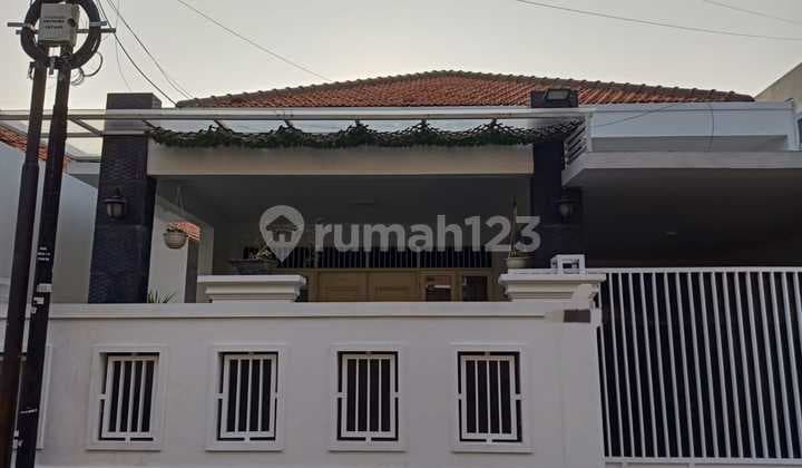 Dijual Rumah Siap Huni Dalam Komplek Di Utan Kayu Akses Tol Rawamangun, Matraman, Jakarta Timur.