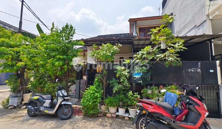 Rumah Hook Dekat Mall Galaxy Bekasi