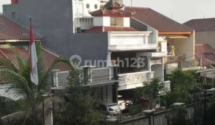 Hunian 2½ Lantai Di Tole Iskandar Depok