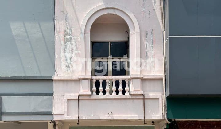 READY-TO-USE SHOPHOUSE IN TRANSYOGI CIBUBUR. BELOW MARKET PRICE, STRATEGIC LOCATION NEAR MAIN ROAD, JATIKARYA, JATISAMPURNA