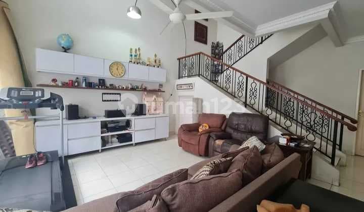 Perumahan Legenda Wisata , Rumah Besar 2 Lantai Bagus Dan Rapi Full Furnished