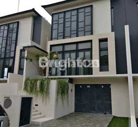 Rumah Mewah Bagus Dan Rapi Di Kawasan Mandiri Bsd Navapark , Tangerang , Serpong