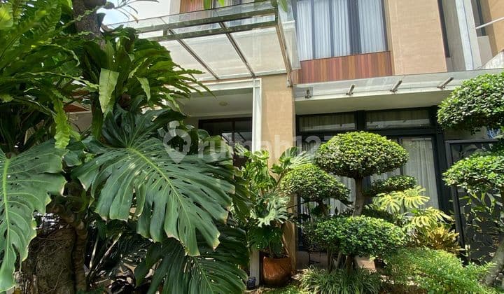 Lokasi Strategis , Rumah 2 Lantai Siap Huni Di Dalam Cluster