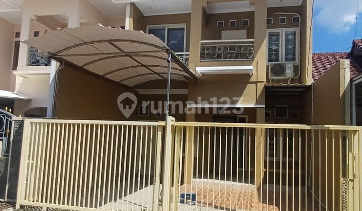 Disewakan Rumah 2 Lantai di Babatan Pratama Wiyung