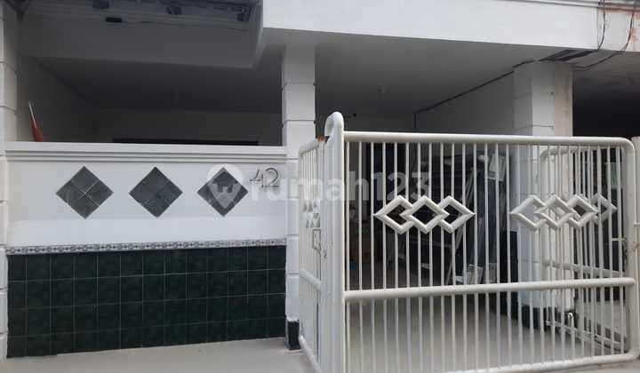 Quick Sale Ready-to-Occupy House in Babatan Pantai Mulyorejo