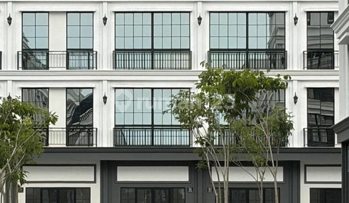 Ruko 3 Lantai + Rooftop, Lokasi Strategis, di Harvard Pik 2