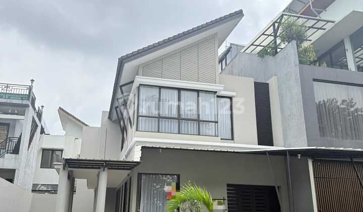 For Rent Beautiful House, Scenic Environment, Ready to Occupy, at Serenade Lake in Gading Serpong.