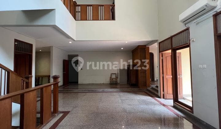 Dijual Rumah Siap Huni, di Taman Himalaya Lippo Karawaci