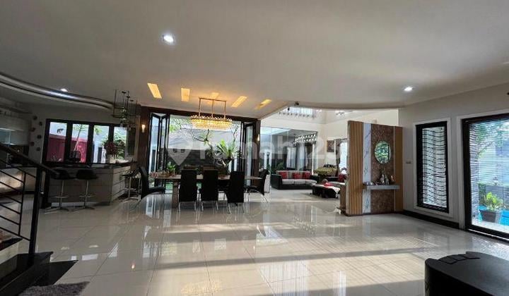 Dijual Rumah Bagus, Private Pool, Siap Huni, Di The Green Bsd
