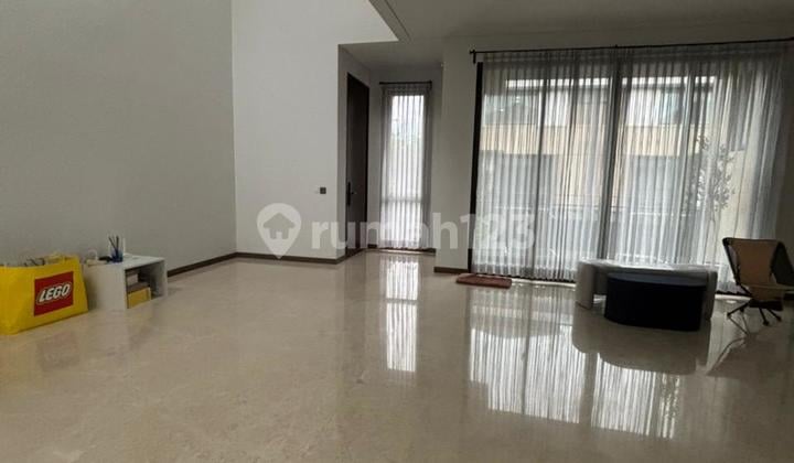 Disewakan Rumah Bagus, Lingkungan Asri, Siap Huni, di The Zora Bsd