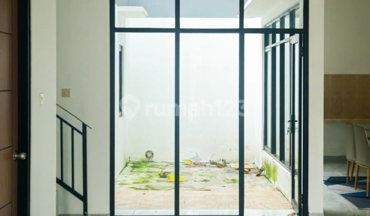 Cheap! 2-Story House in Nusaloka BSD City Tangerang