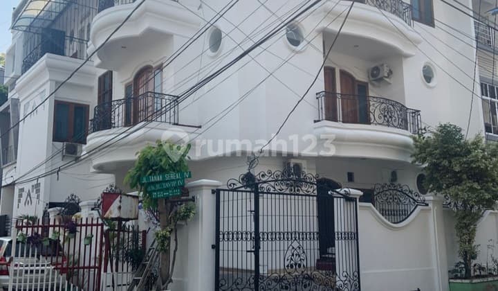 Dijual Cepat Rumah Renovasi di Tanah Sereal Tambora Jakarta