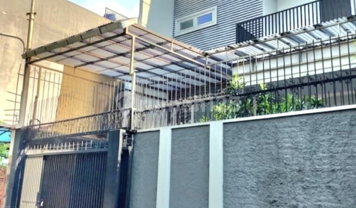 Quick Sale of Furnished House in Gelong Baru, West Jakarta