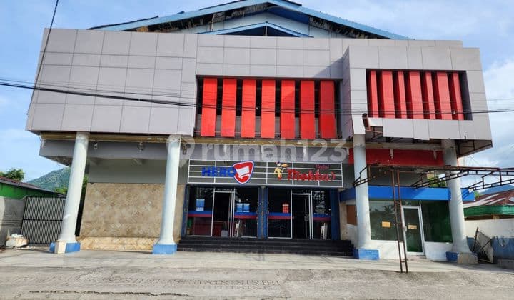 Di jual gedung hero swalayan di pusat kota ende
