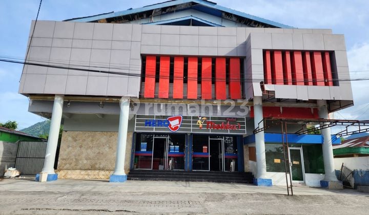 Di jual gedung hero swalayan di pusat kota ende