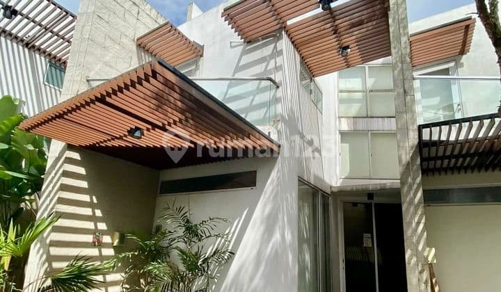 Rumah 2 Lantai Industrial Modern di Discovery @Bintaro