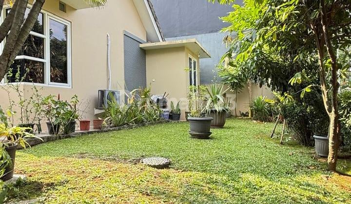 Rumah Dengan Taman Luas di Bintaro Sektor 9