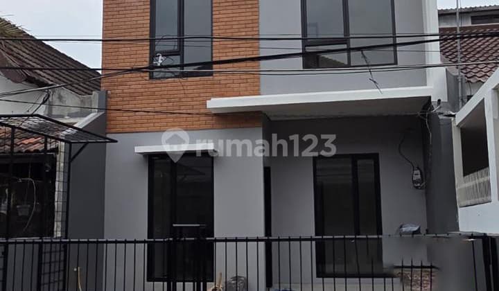 Rumah Terenovasi 2 Lantai di Bintaro Sektor 5, Dekat Stan