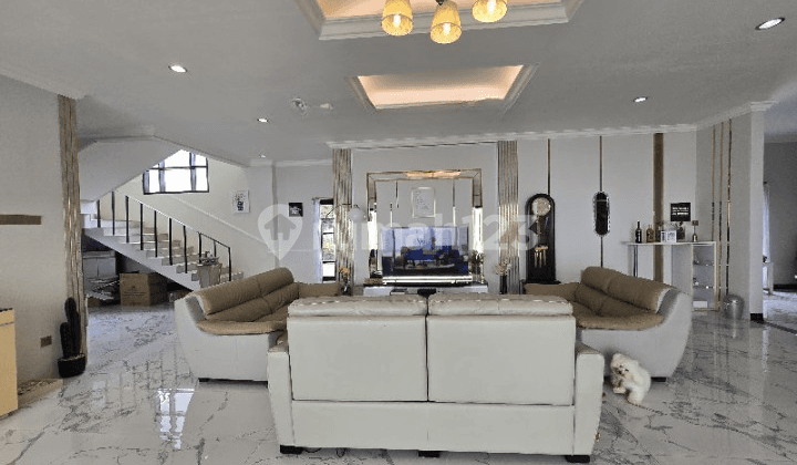 Rumah Mewah American Modern di Gegerkalong Bandung