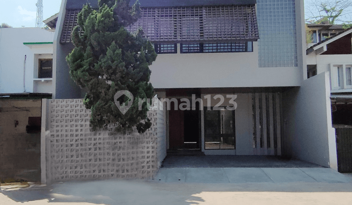 Rumah Lux ada Smart Door Lock di Setraduta Bandung Utara