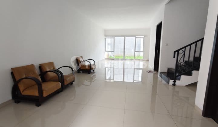 Rumah Asri 2 Lantai di Sayap Setiabudi Bandung