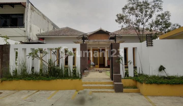 Rumah Classic di jl Kayu Ambon Mainroad Lembang