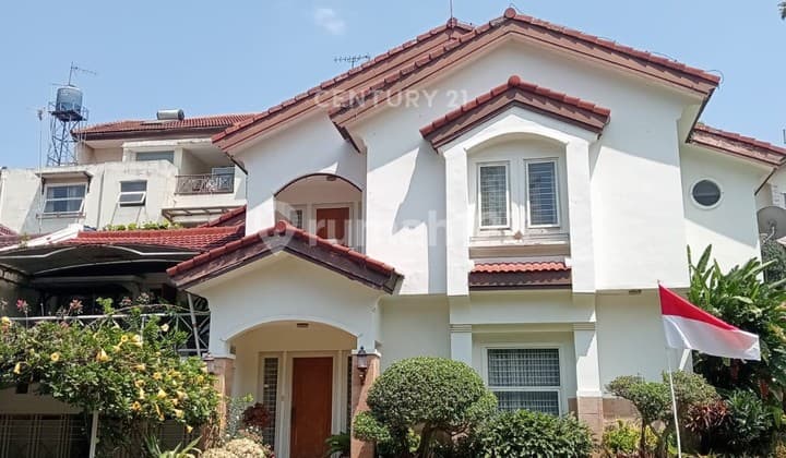 Rumah Asri 2 Lantai di Tubagus Ismail Bandung
