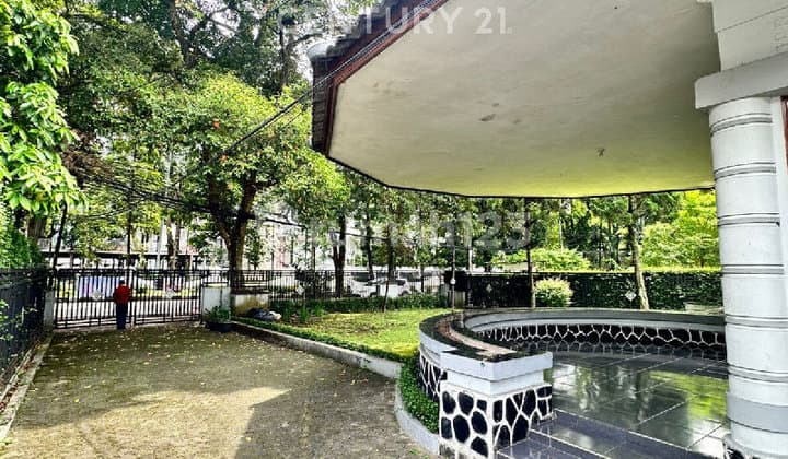 Rumah Besar Kolonial Belanda di Sayap Dago - Surapati Bandung