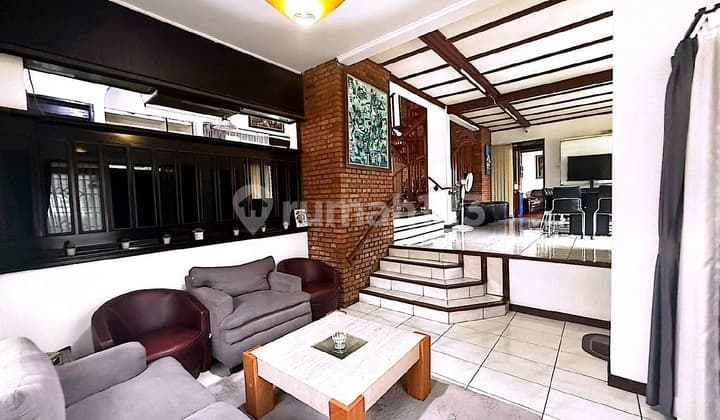 Rumah Lux Terawat di Sayap Dago Bandung