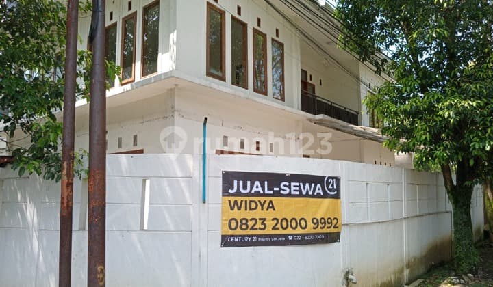 Large House Hook Position Batununggal Indah