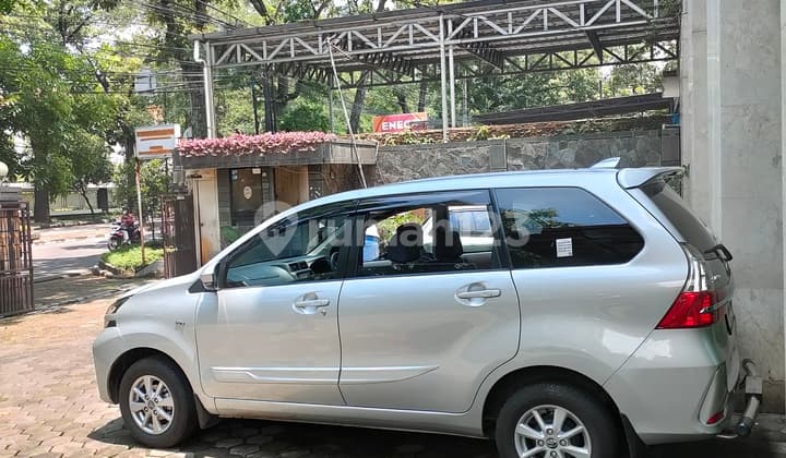 Business space suitable for all types of businesses, located on the main road Suprapto.