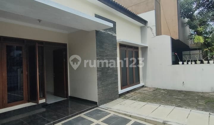 Rumah Terawat Blong Cocok Utk Kantor Dll Batununggal