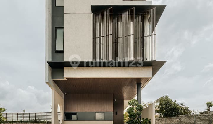 Rumah Mewah Setraduta Hegar 3 Lantai Full Furnish / Siap Tinggal