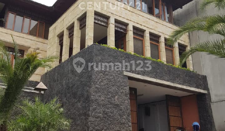 Rumah Mewah Dalam Komplek Elit Setra Duta Bandung
