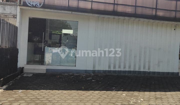 Ruang Usaha Mainroad Riau Bandung