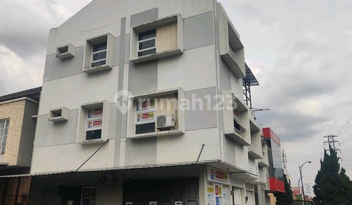 Rumah di Singgasana Jl Prahasta