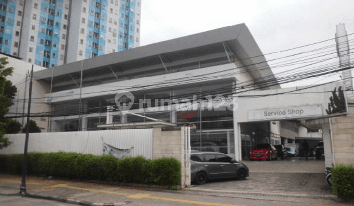 Ex Showroom Mobil Strategis Mainroad di Jatinegara Jakarta Timur