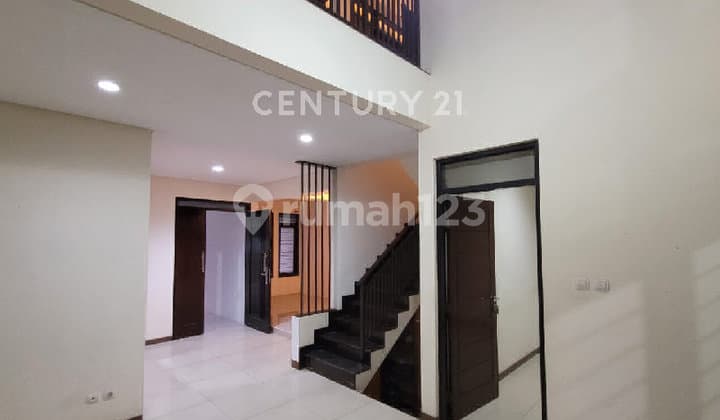 Rumah 2 Lantai Hadap Timur Siap Huni di Batununggal Bandung