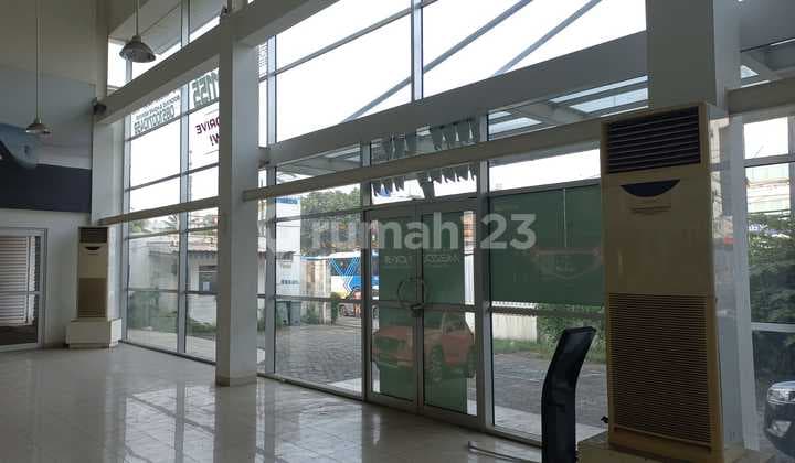 Ex Showroom Mobil Strategis Mainroad di Jatinegara Jakarta Timur