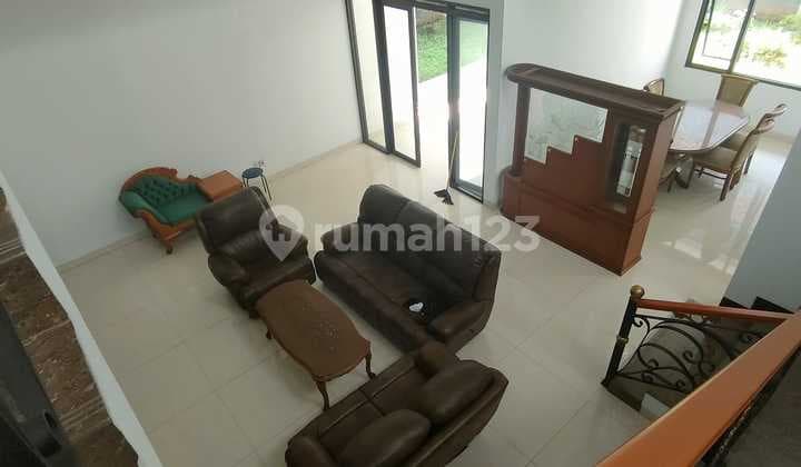 Rumah Mewah Luas Siap Huni di Singgasana Mekar Wangi Dekat Tol